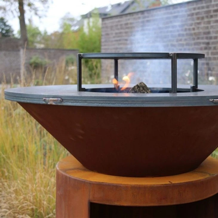 Metal BBQ Grill Rusty Barbecue Courtyard
